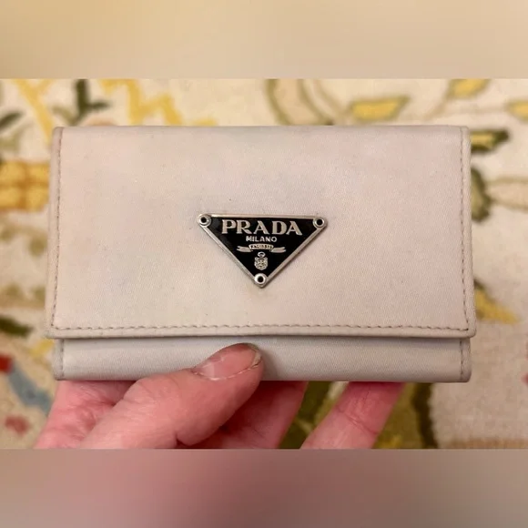 PRADA Unisex Tessuto White Nylon Six-Key Holder With Black Patent Interior - Picture 2 of 16